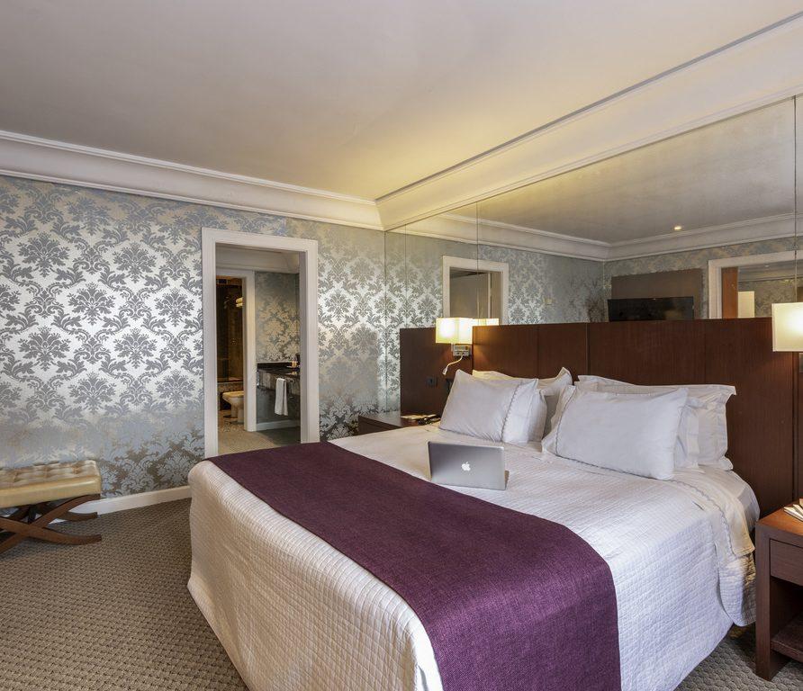 Quarto Superior Duplo Casal - Grand Mercure Curitiba Rayon