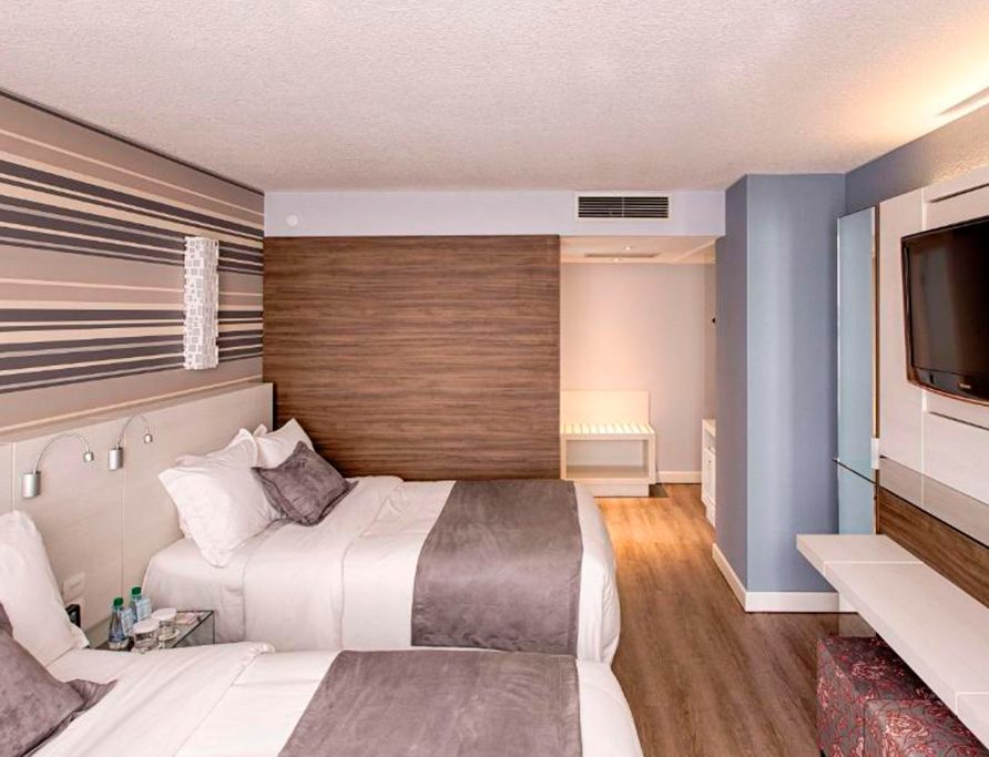 Suíte Luxo Duplo Casal – Radisson Curitiba Hotel