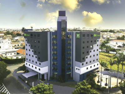 https://all.accor.com/B0V0