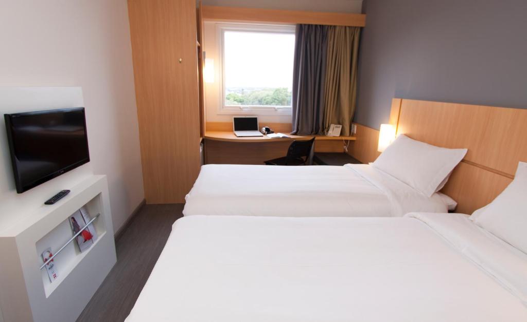 Suíte Standard Duplo Solteiro – Ibis Cascavel